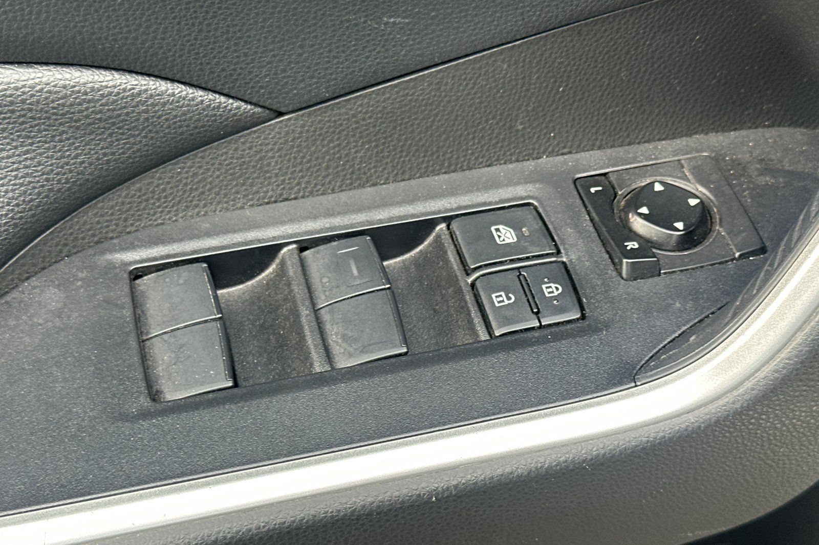 Used 2020 Toyota RAV4 LE w/ Carpet Mat Package FWD image 12