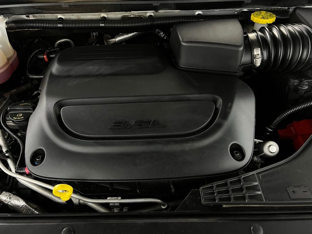 Used 2024 Chrysler Pacifica Touring-L image 38