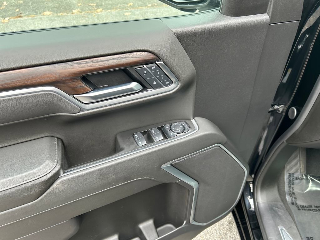 Used 2025 GMC Sierra 1500 SLT image 17