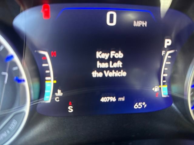 Used 2023 Chrysler Pacifica Touring-L image 13