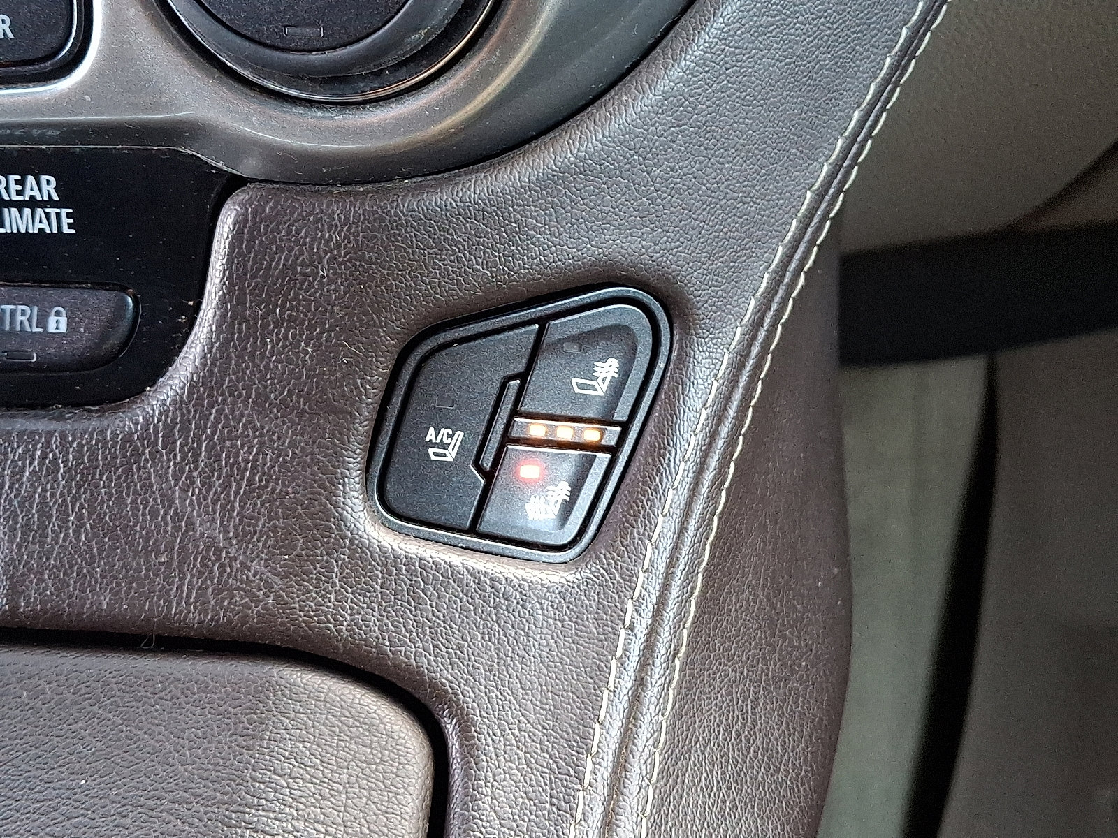 Used 2015 Chevrolet Suburban LTZ image 28