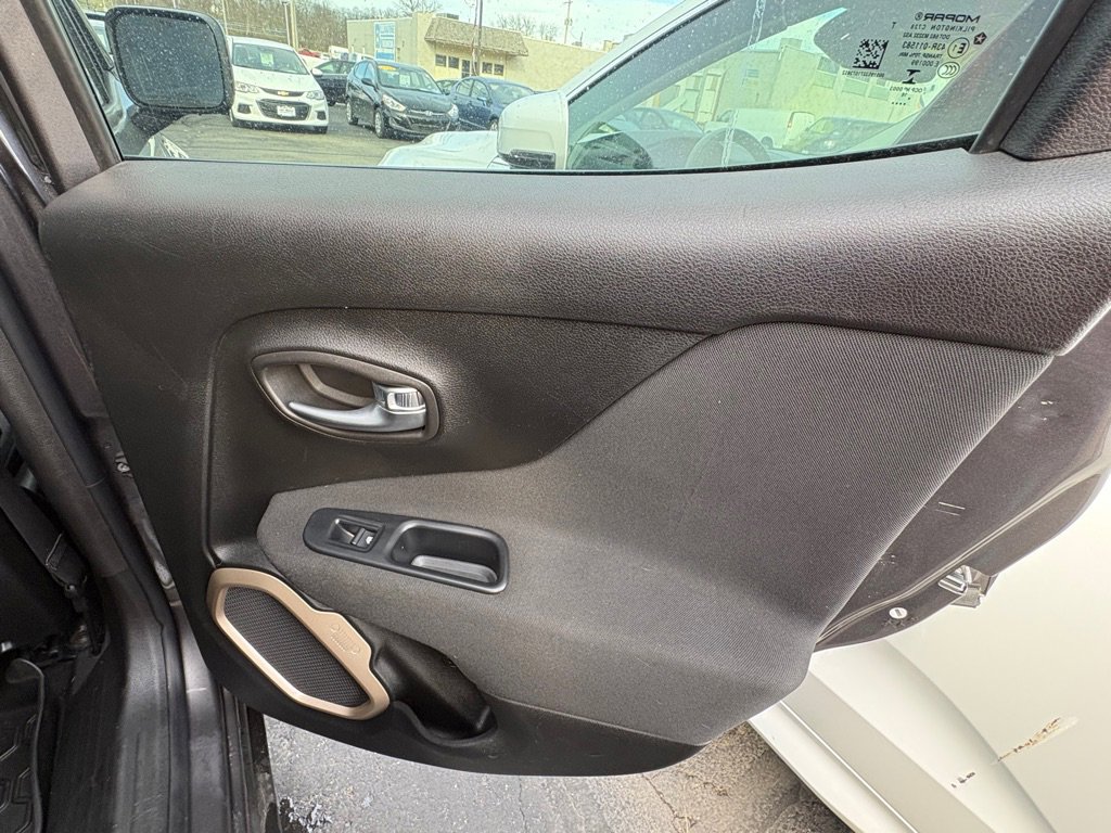 Used 2017 Jeep Renegade Sport w/ Power & Air Group image 13