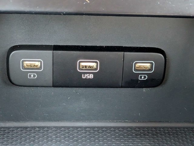 Used 2024 Kia Carnival LX FWD image 24