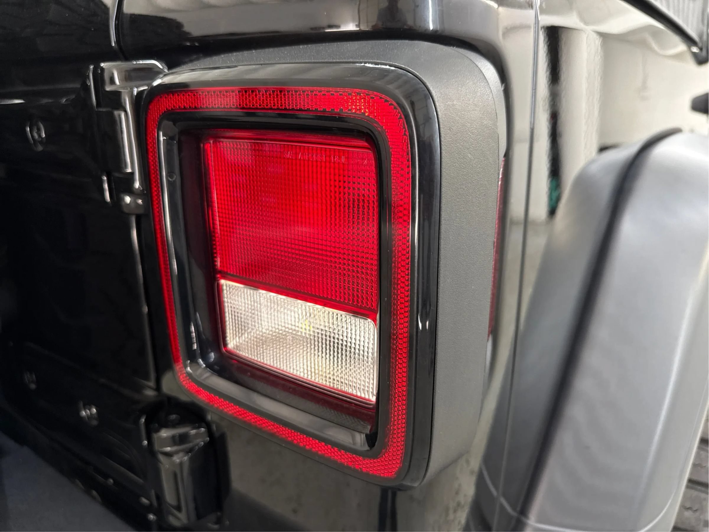 Used 2018 Jeep Wrangler Unlimited Sport S AWD/4WD image 32