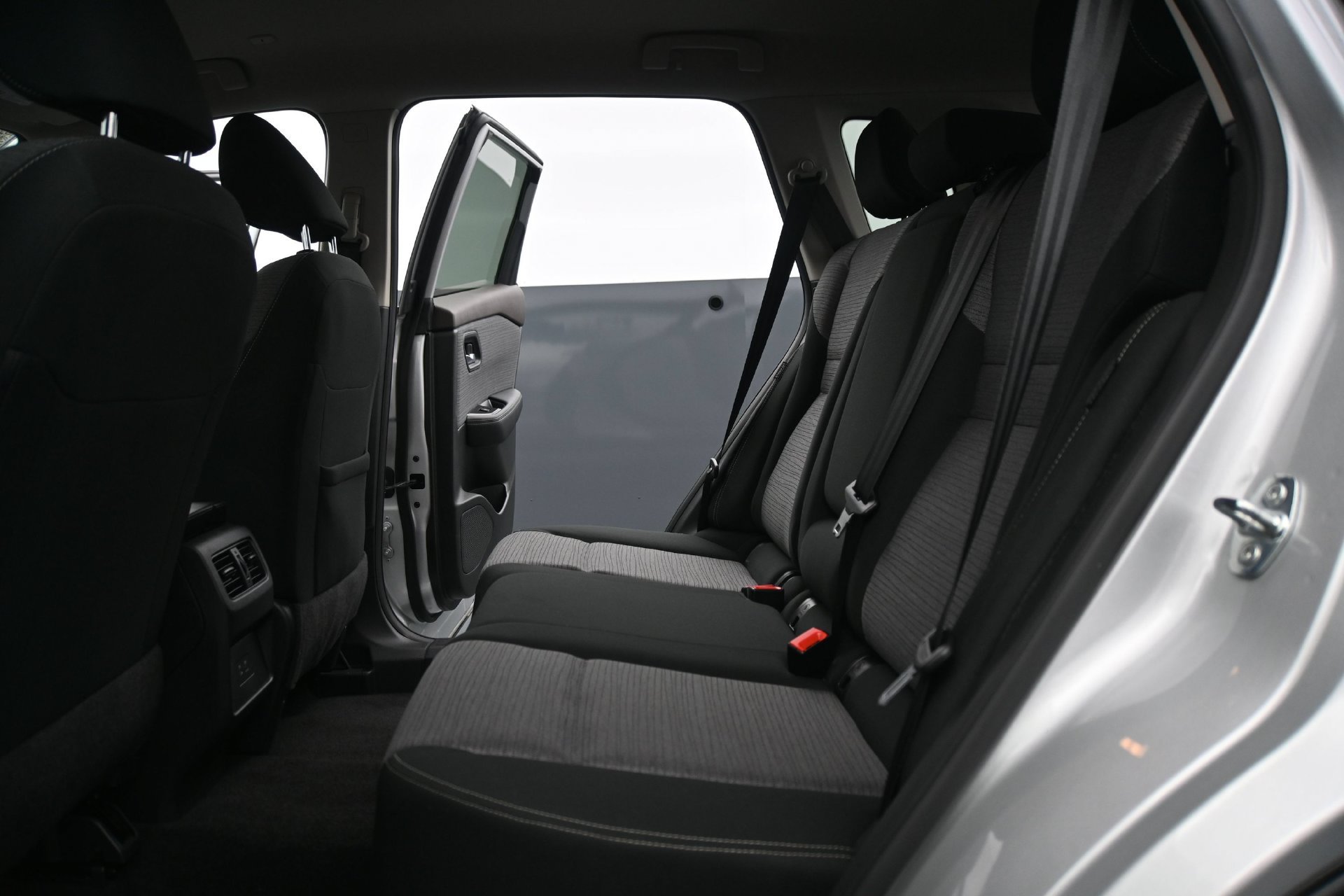 Used 2023 Nissan Rogue SV AWD/4WD image 16