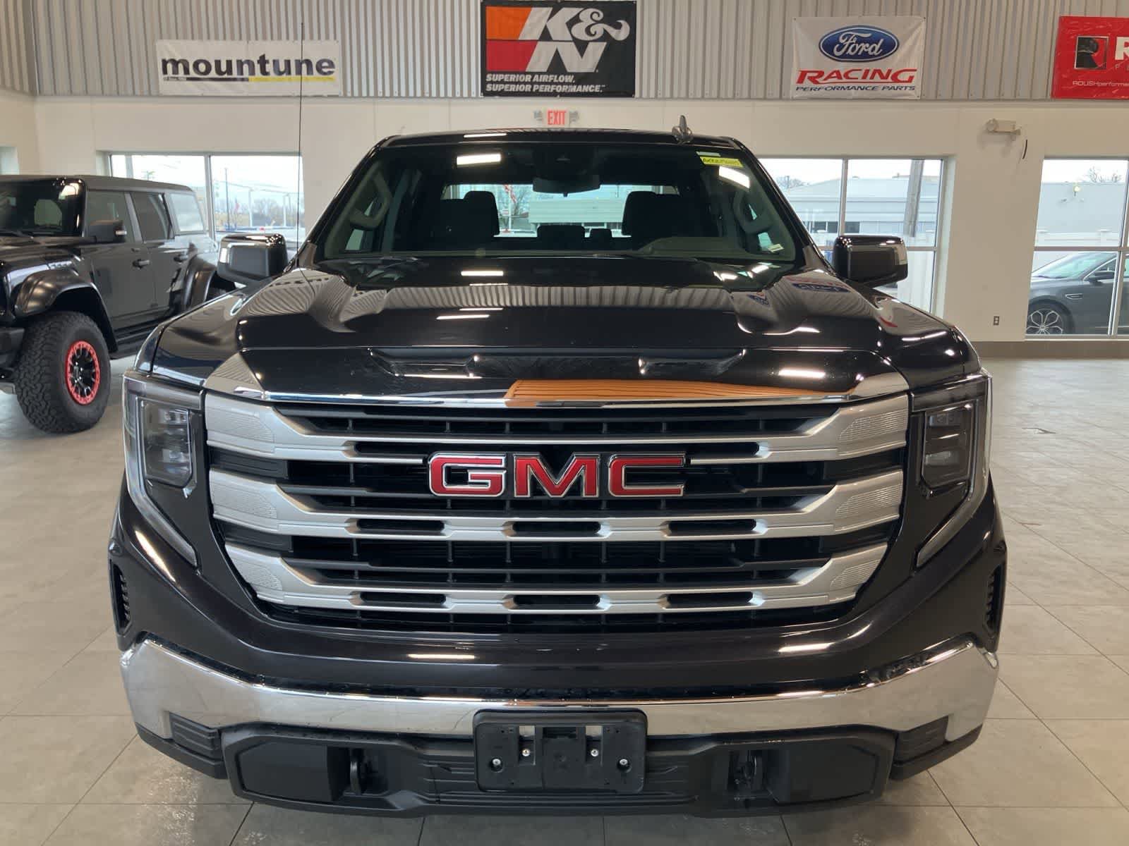 Used 2024 GMC Sierra 1500 SLE AWD/4WD image 2