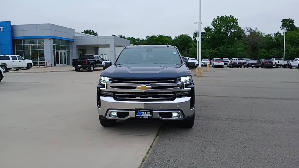 Used 2021 Chevrolet Silverado 1500 LTZ w/ Technology Package AWD/4WD image 3