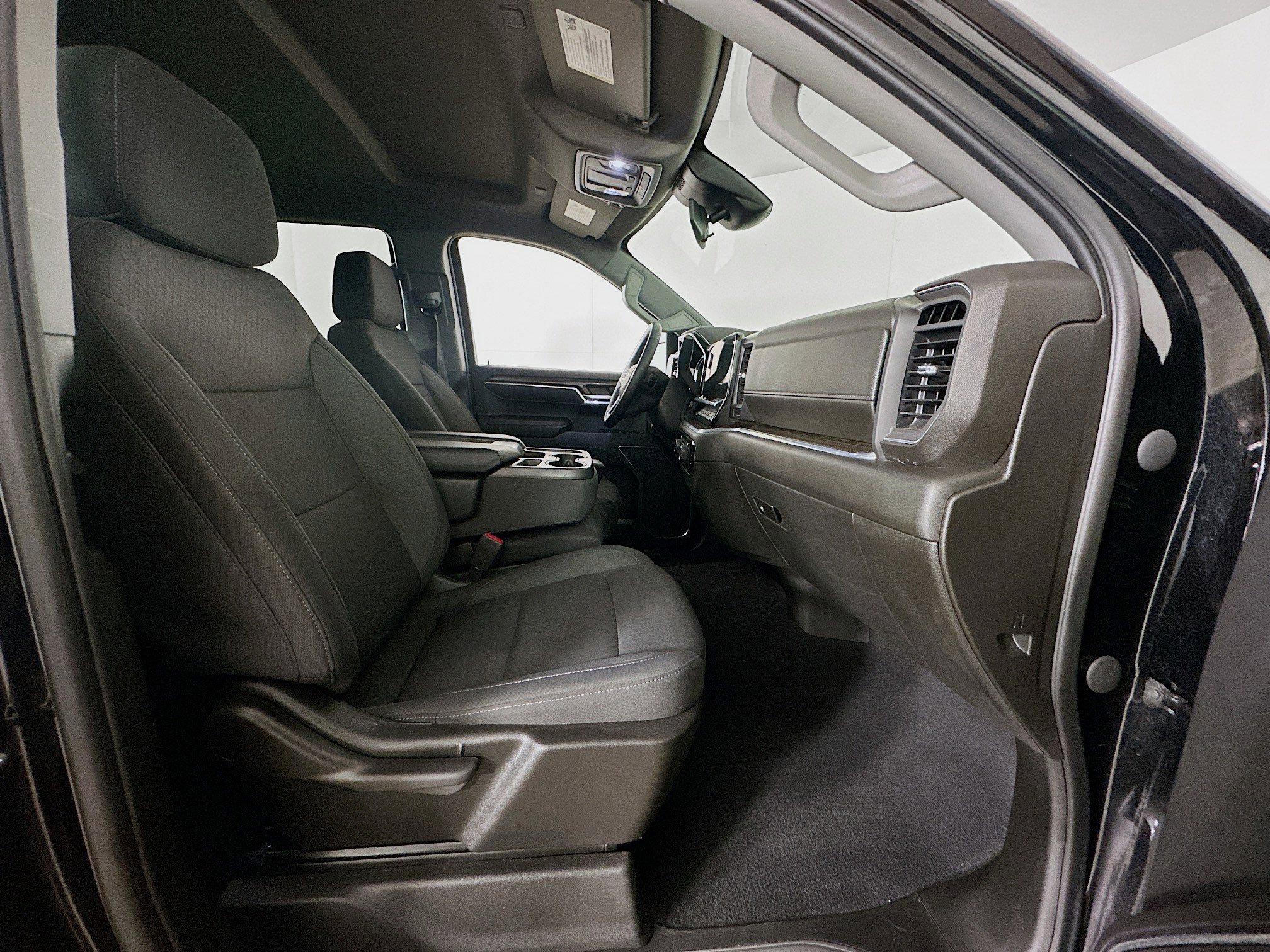 Used 2023 Chevrolet Silverado 1500 LT AWD/4WD image 30