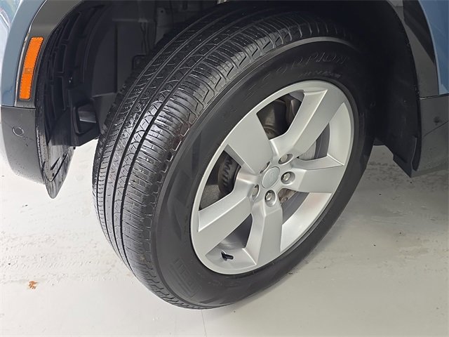 Certified 2023 Land Rover Defender 90 X-Dynamic SE image 28