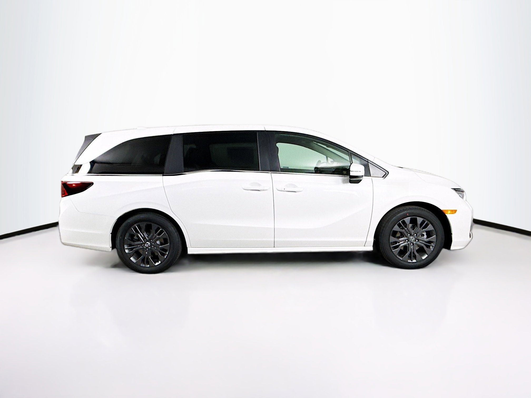 New 2026 Honda Odyssey Touring image 2