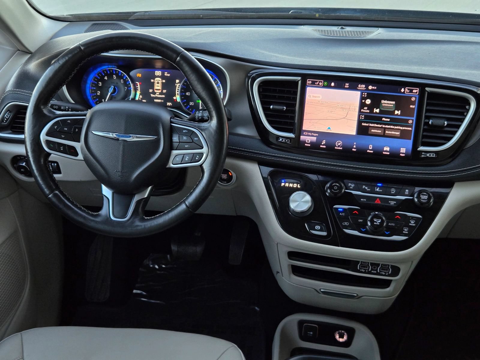 Used 2021 Chrysler Pacifica Touring-L w/ Premium & Safety Sphere Group AWD/4WD image 29