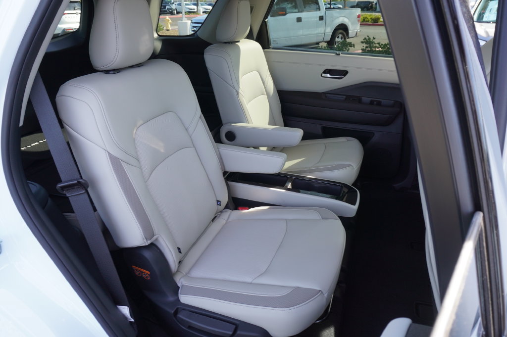 New 2026 Nissan Pathfinder SL FWD image 9