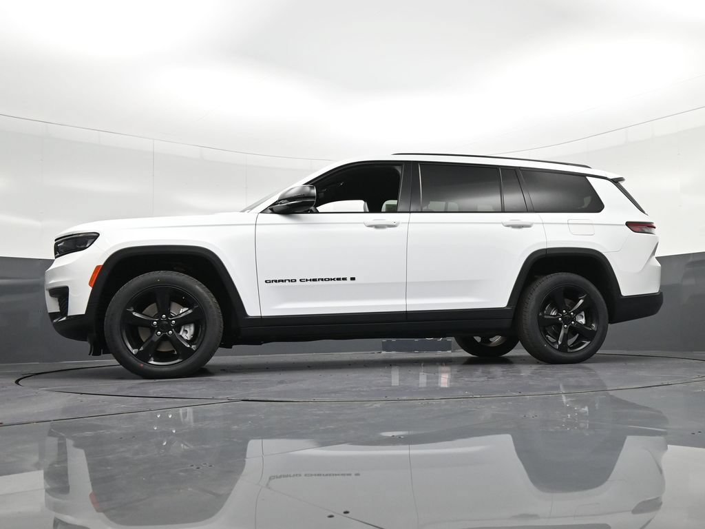 Used 2023 Jeep Grand Cherokee L Laredo AWD/4WD image 22
