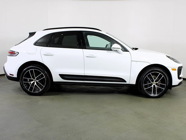 Used 2025 Porsche Macan image 8