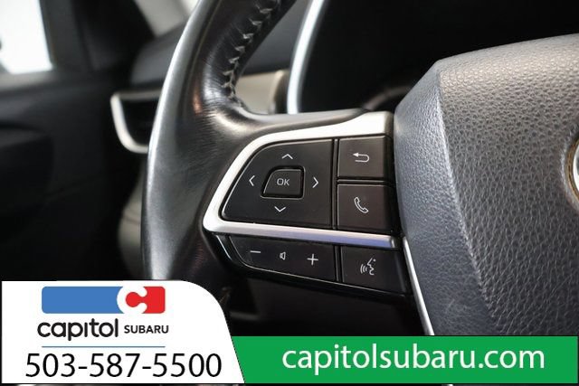 Used 2022 Toyota Highlander XLE AWD/4WD image 19