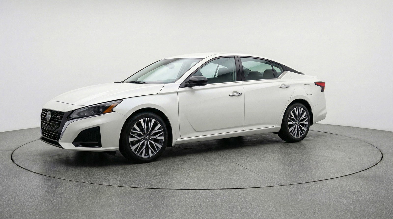 Used 2025 Nissan Altima 2.5 SV image 3