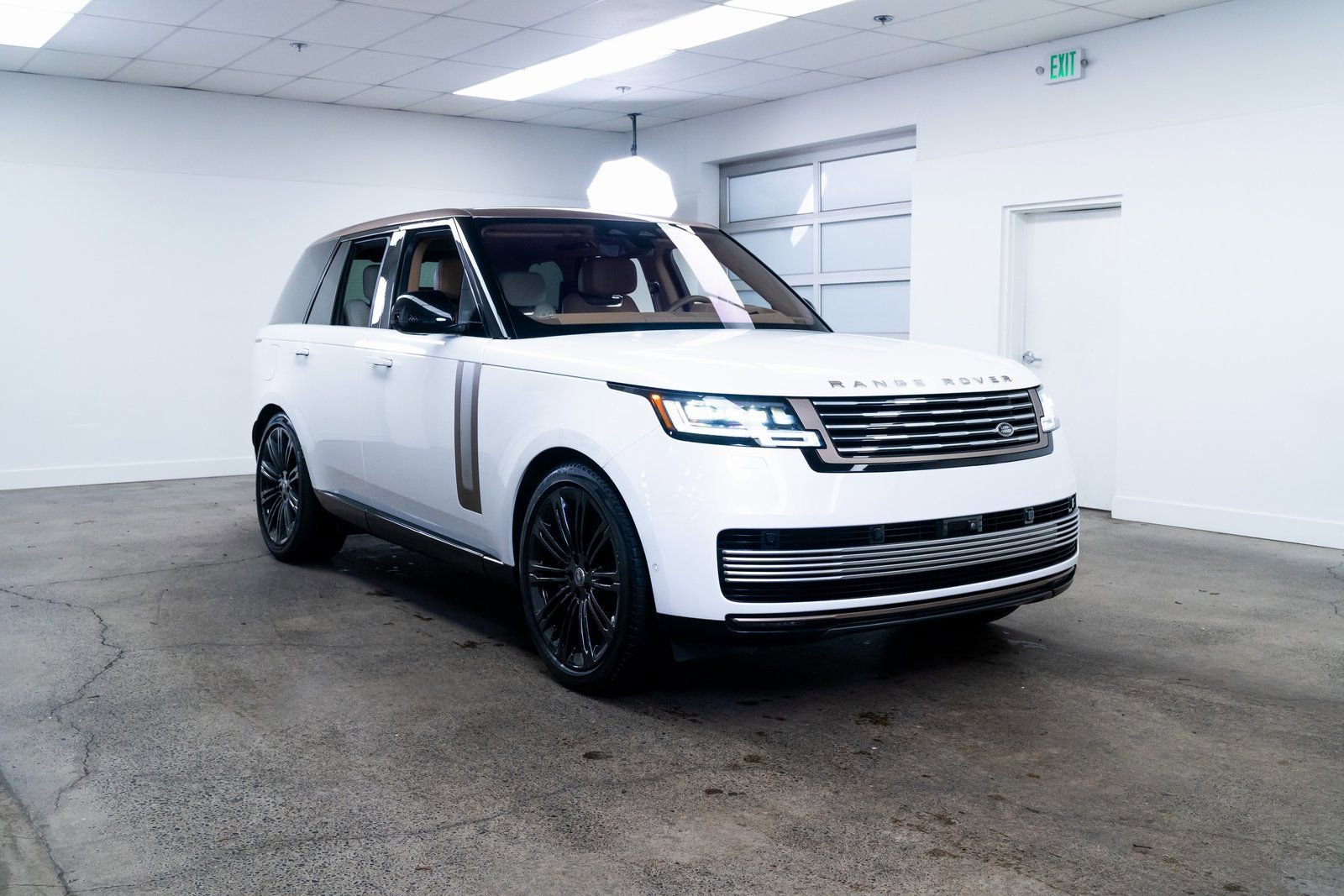 Used 2023 Land Rover Range Rover SV image 31