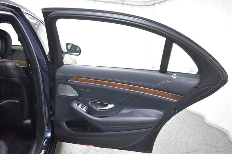 Used 2015 Mercedes-Benz S 550 4MATIC Sedan image 31