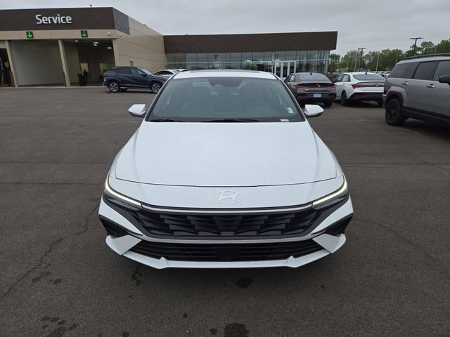 New 2025 Hyundai Elantra Limited image 3