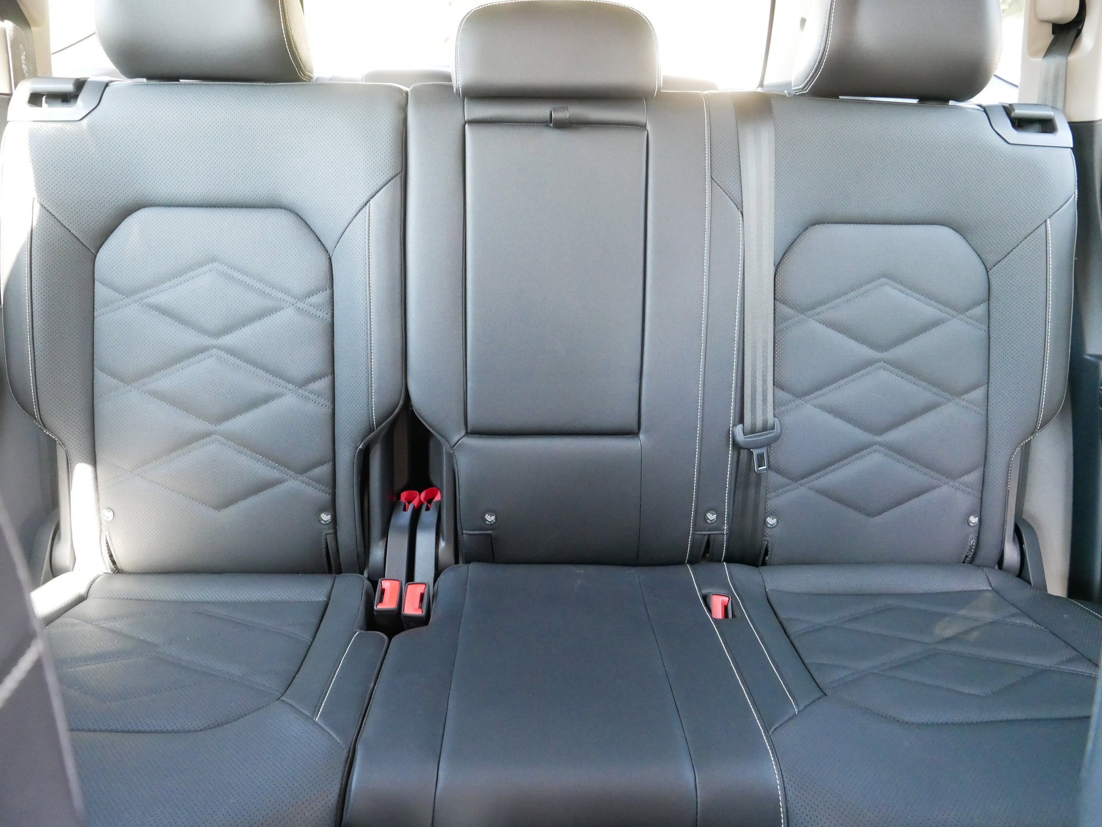 Used 2025 Volkswagen Atlas SE image 13