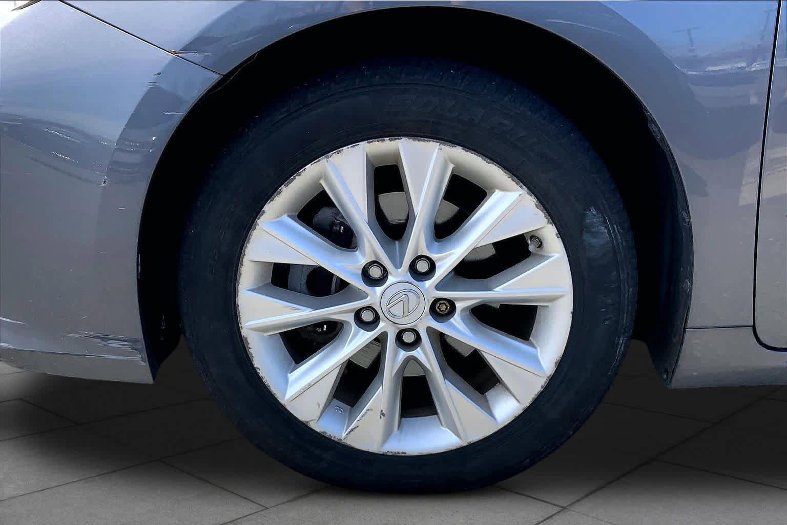 Used 2015 Lexus ES 300h w/ Navigation System Package FWD image 11