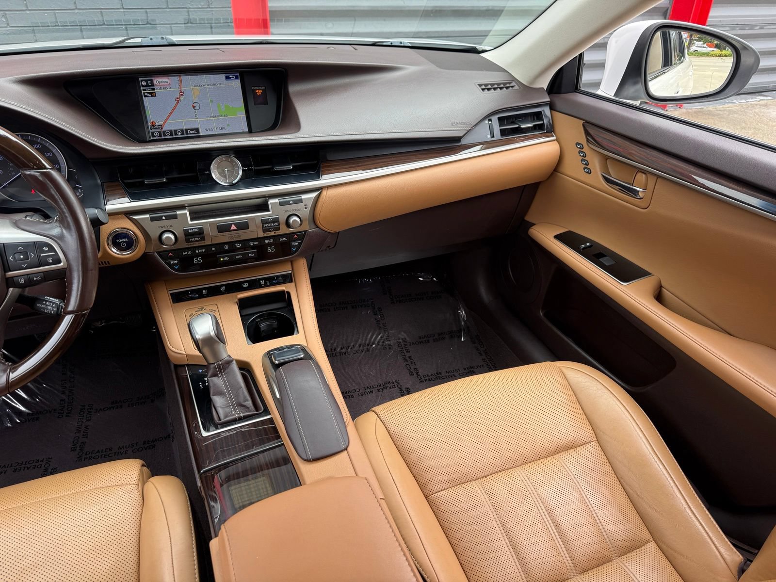 Used 2016 Lexus ES 300h w/ Ultra Luxury Package FWD image 30