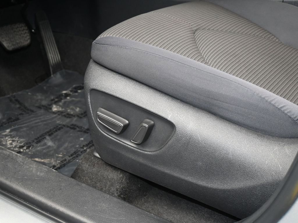 Used 2023 Toyota Highlander LE image 12