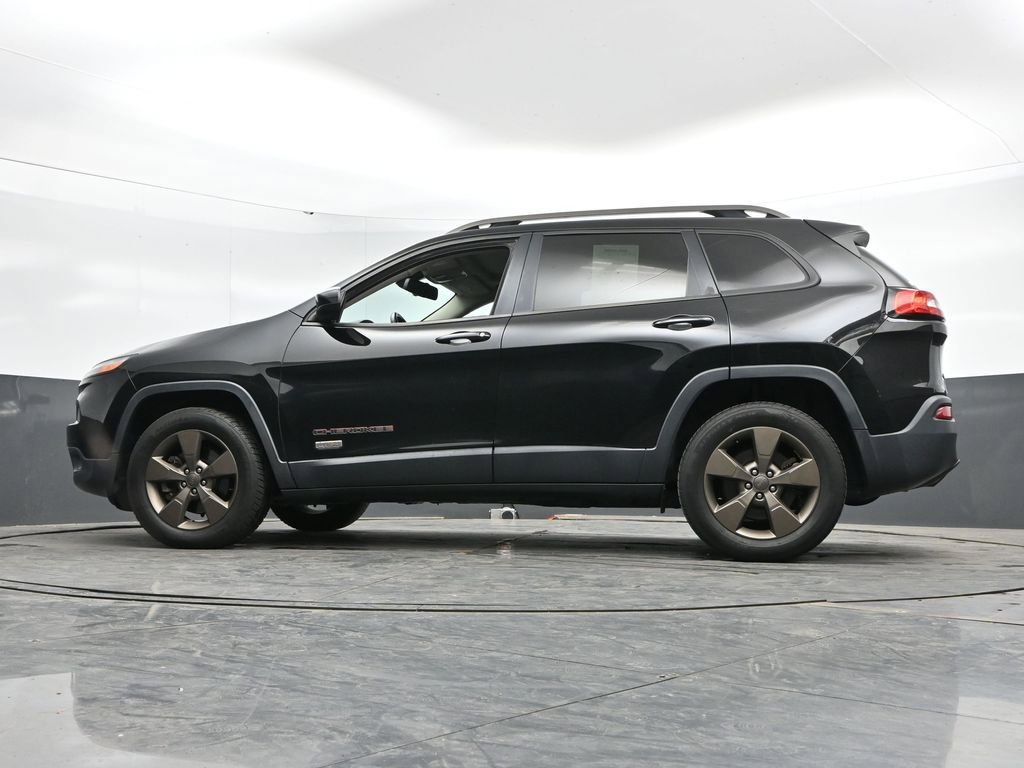 Used 2017 Jeep Cherokee Latitude w/ Cold Weather Group AWD/4WD image 47
