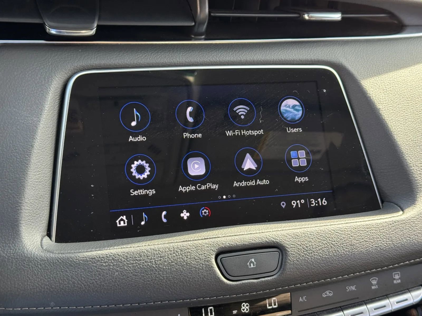 Used 2023 Cadillac XT4 Luxury w/ Cold Weather Package image 13