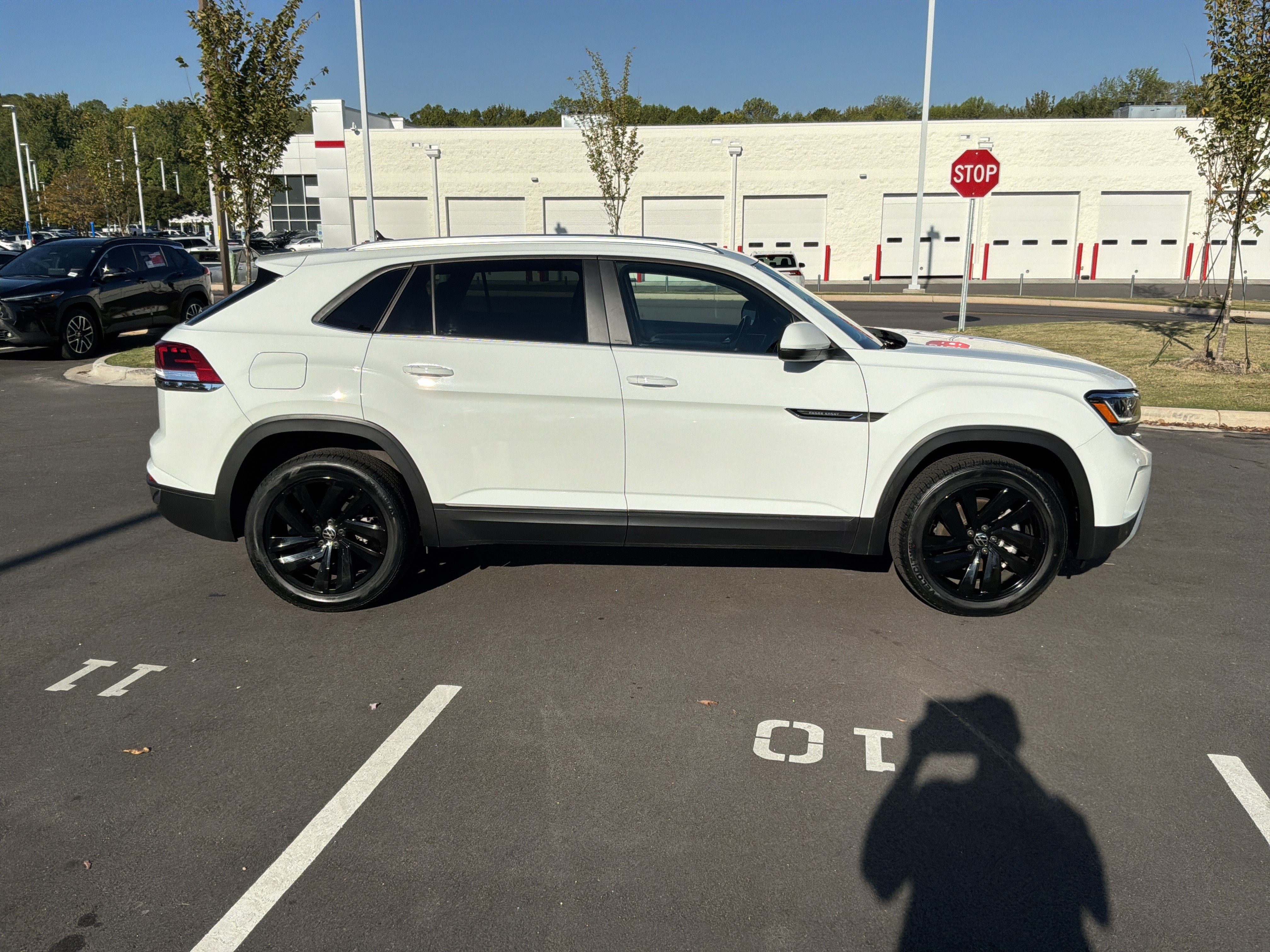 Used 2023 Volkswagen Atlas Cross Sport SE w/ Panoramic Sunroof Package AWD/4WD image 11