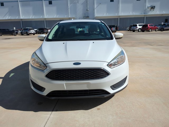 Used 2015 Ford Focus SE FWD image 2