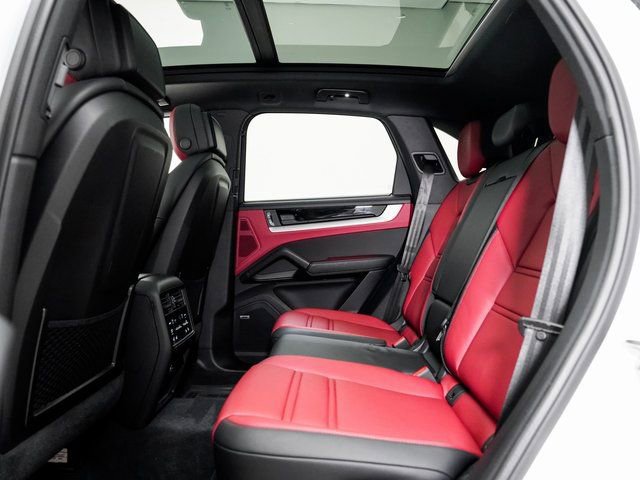 Certified 2025 Porsche Cayenne image 26