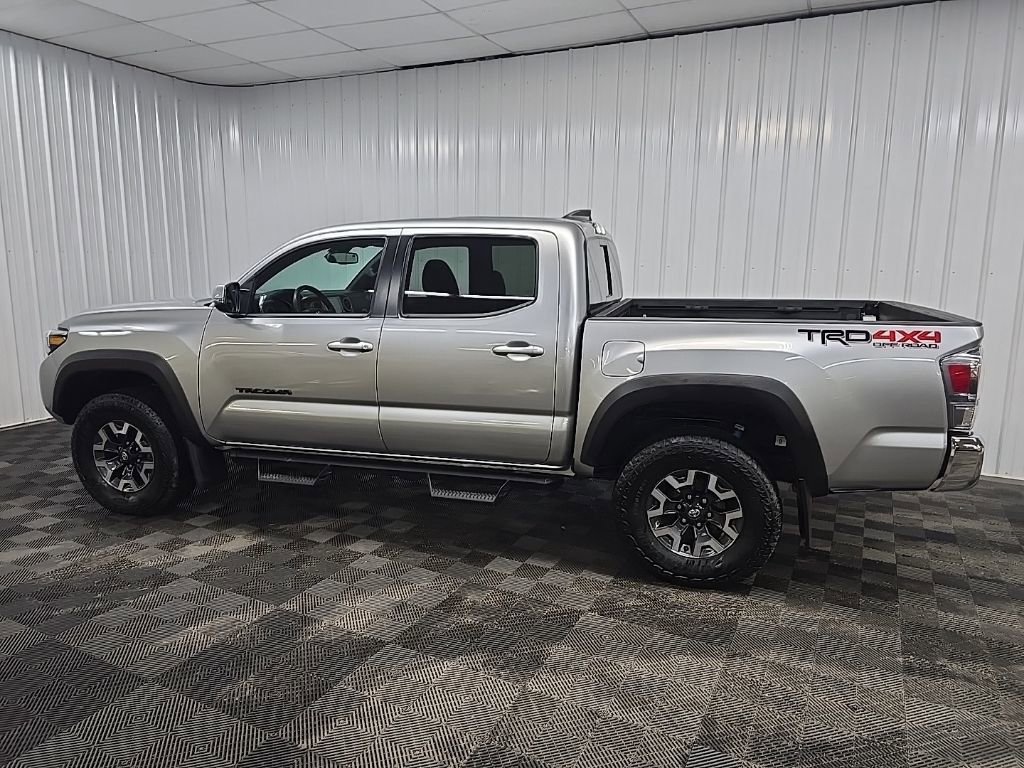 Used 2023 Toyota Tacoma TRD Off-Road w/ Black Out Package (TMS) AWD/4WD image 4