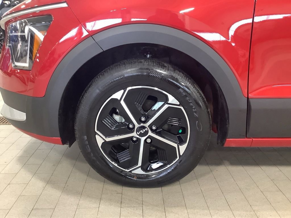 Used 2025 Kia Niro EX image 7
