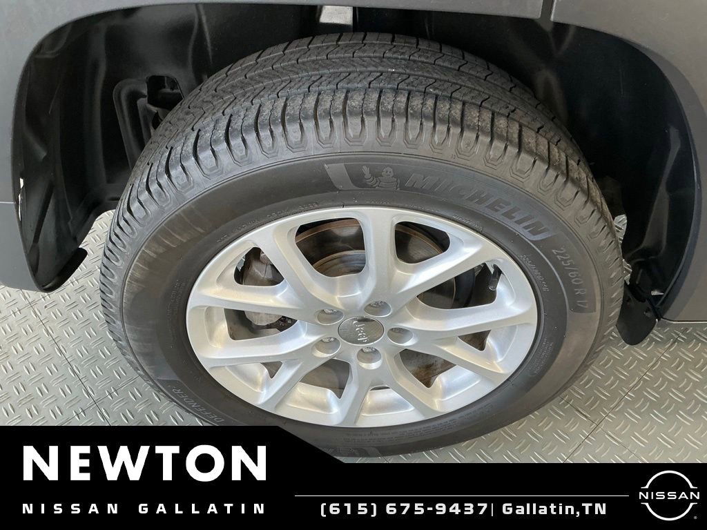 Used 2016 Jeep Cherokee Latitude w/ Comfort/Convenience Group FWD image 56