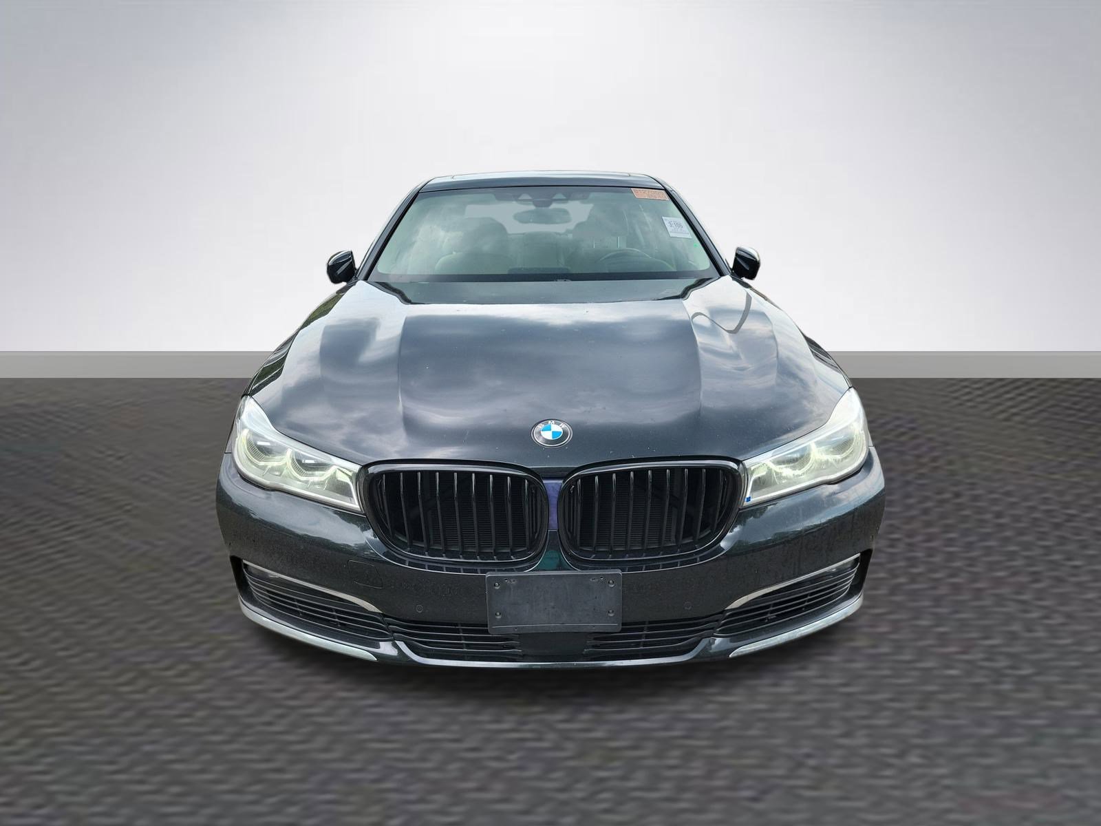 Used 2018 BMW 750i xDrive image 2