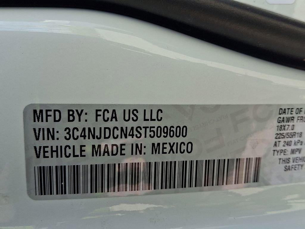 Used 2025 Jeep Compass Limited image 19