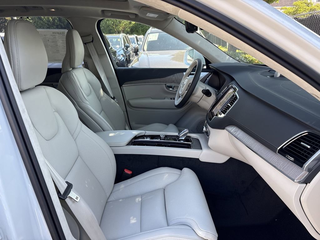 New 2025 Volvo XC90 B6 Ultra w/ Lounge Package image 13