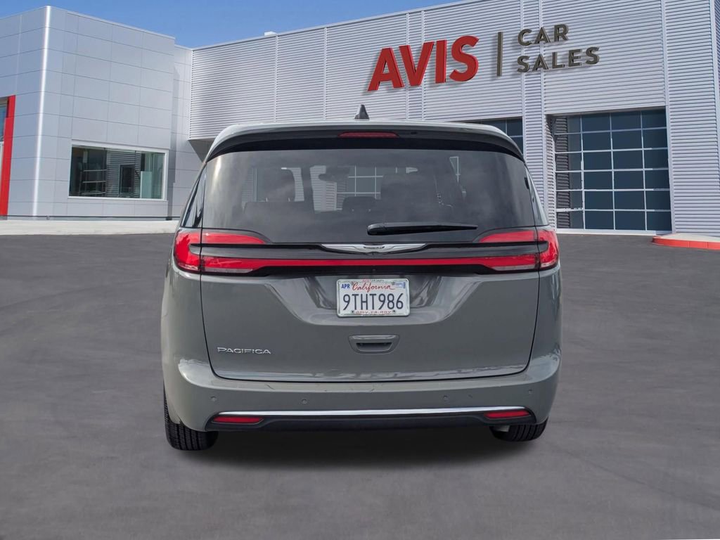 Used 2025 Chrysler Pacifica Select FWD image 7