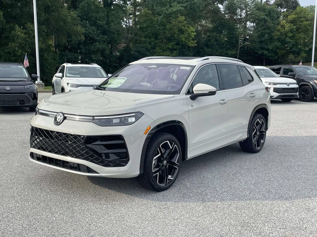 New 2026 Volkswagen Tiguan SEL R-Line AWD/4WD image 3