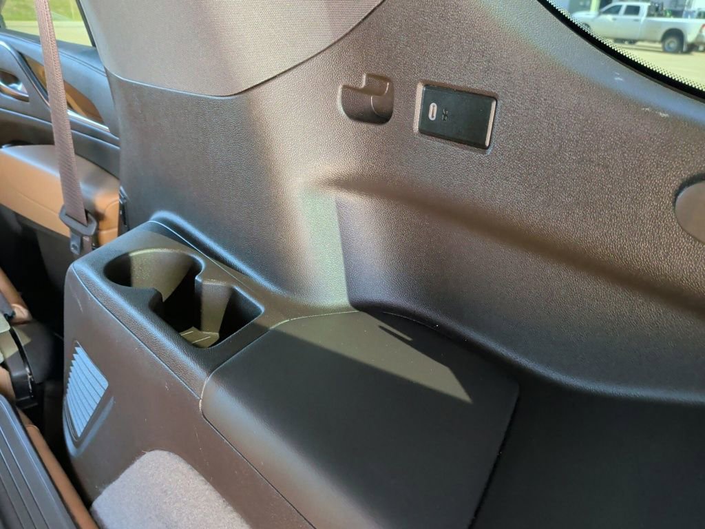 Used 2023 Cadillac Escalade Premium Luxury w/ LPO, Radiant Package image 45