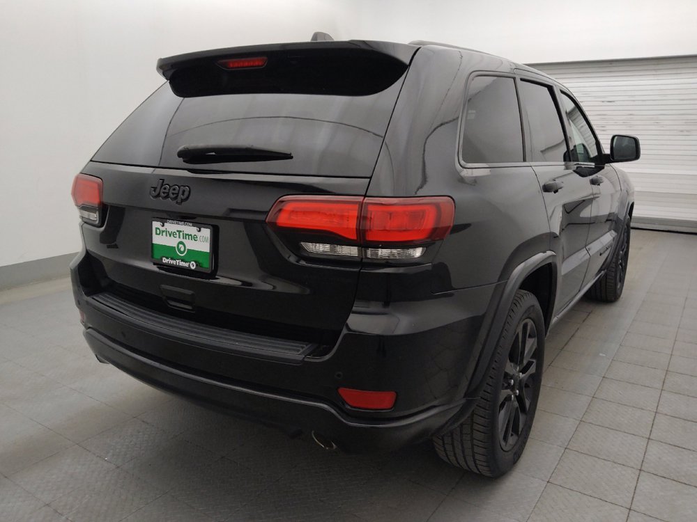 Used 2018 Jeep Grand Cherokee Altitude RWD image 9