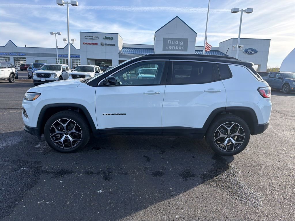Used 2025 Jeep Compass Limited AWD/4WD image 2