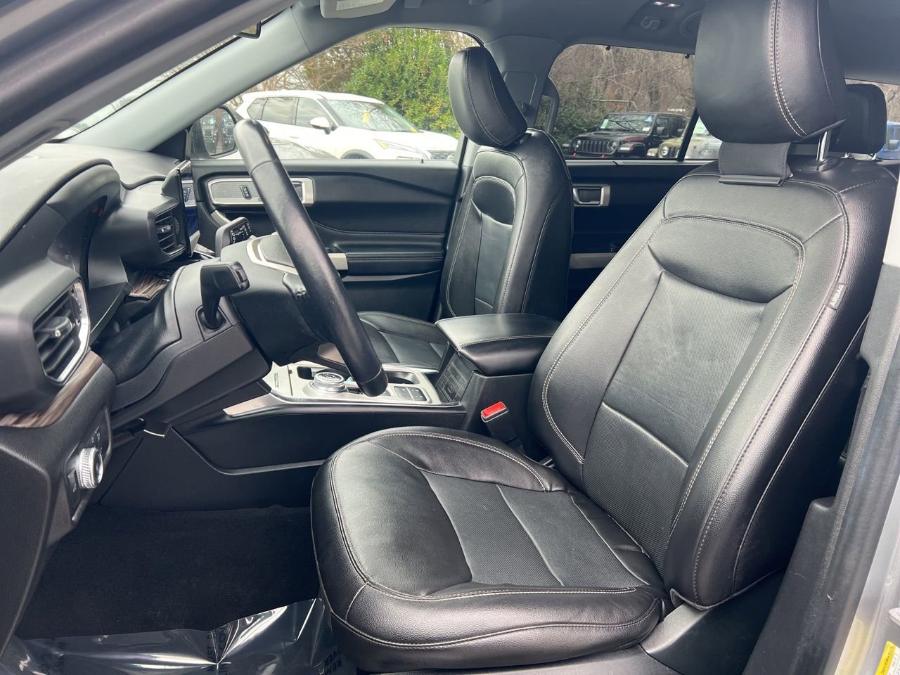 Used 2022 Ford Explorer Limited image 17