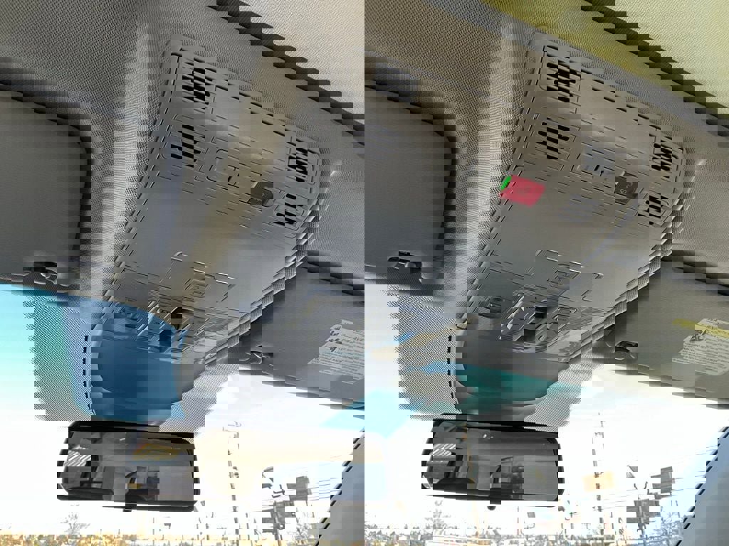 Certified 2022 Volkswagen Taos SE image 16