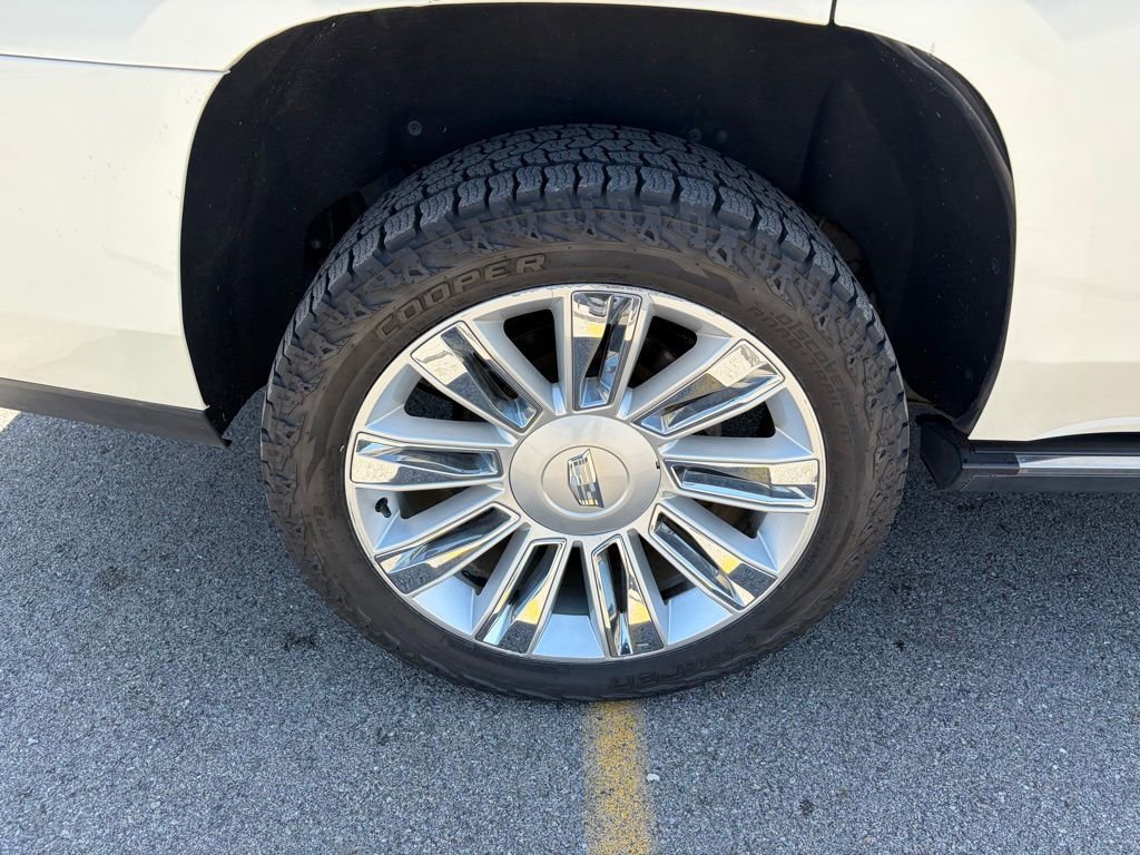 Used 2015 Cadillac Escalade Platinum AWD/4WD image 17
