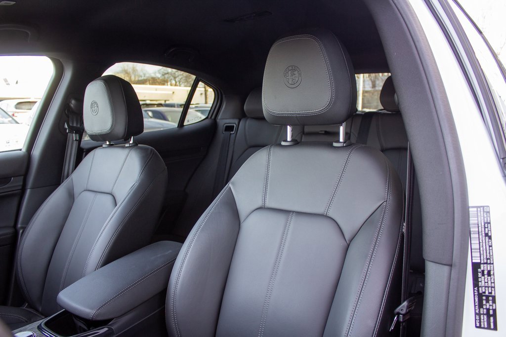 Used 2024 Alfa Romeo Stelvio Sprint image 12