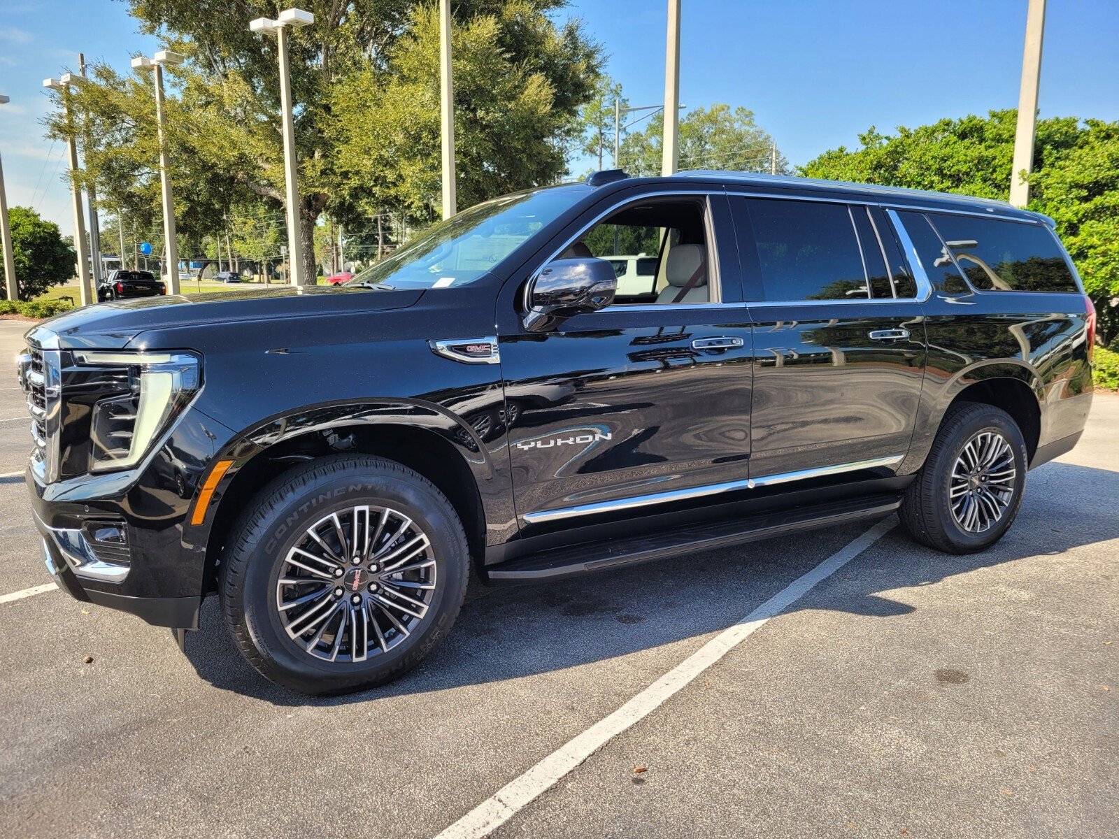 New 2026 GMC Yukon XL Elevation image 2