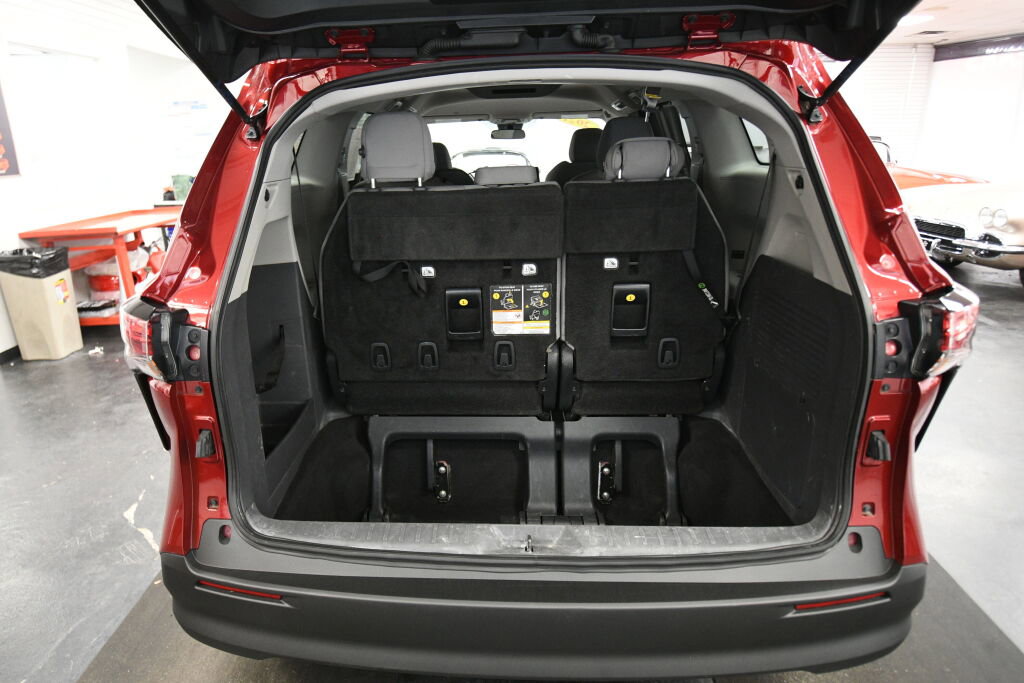 Used 2021 Toyota Sienna LE FWD image 22
