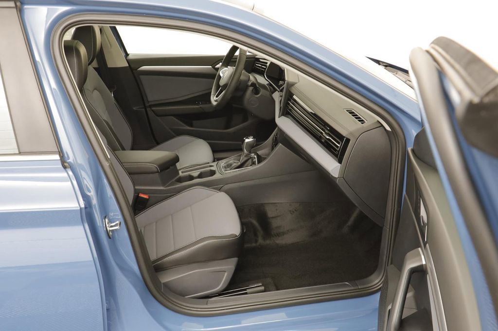New 2026 Volkswagen Jetta SE FWD image 20